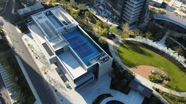 烟台开发区天马相城四期楼顶网球场的图片