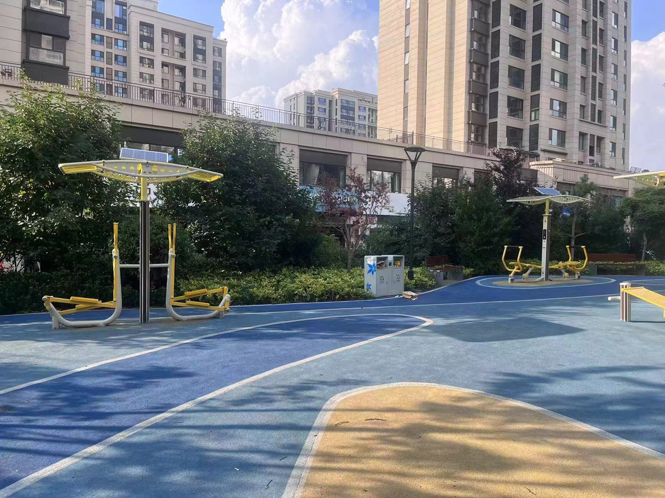 青岛市崂山区金地悦峰小区户外健身路径的图片